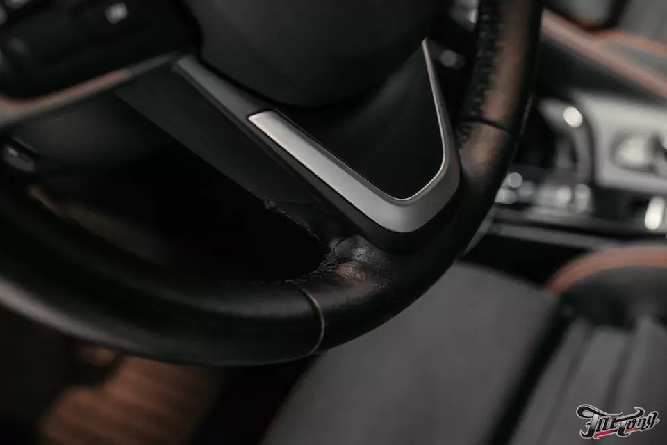 Химчистка салона BMW X1, мойка и консервация подкапотного пространства, полировка и защита фар